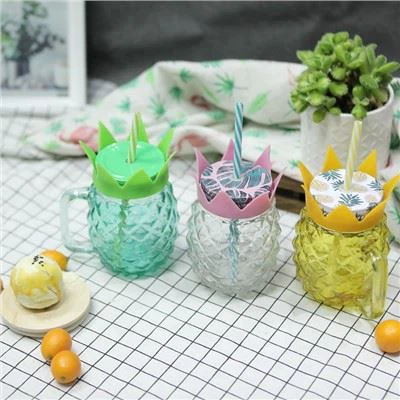 Värillinen ananaslasipullo